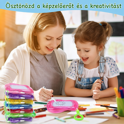 Anya és kislány együtt rajzol mini mágnestáblára – kreativitást és képzelőerőt fejlesztő rajztábla gyerekeknek