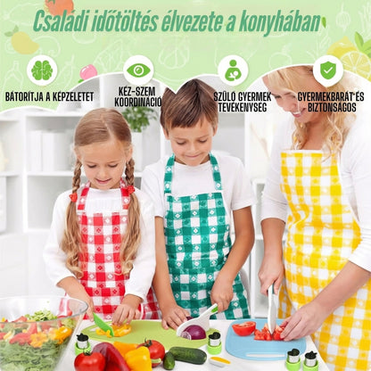 Mosolygó édesanya és kislánya bontják ki a zöld Kids Kitchen Set ajándékdobozt, "Különleges ajándék a gyermekednek" felirattal.