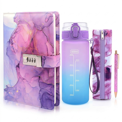 Lila márványmintás zárható napló kódzárral, 600 ml-es kulaccsal,
  tolltartóval és csillámos tollal